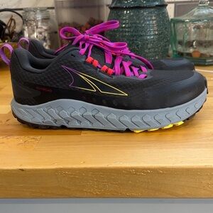 Trail running shoes